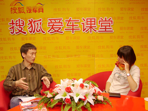 秦明华接受搜狐主持人采访