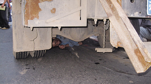 英雄保安醒了,颤抖着写下“谢谢”(图)