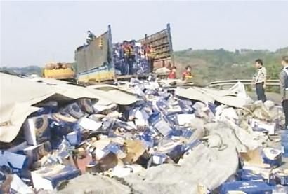 湖南发生特大车祸 7人遇难59人受伤(组图)