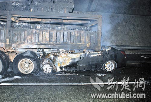 打工者携家人回家过元宵节疑疲劳驾驶6人遇难