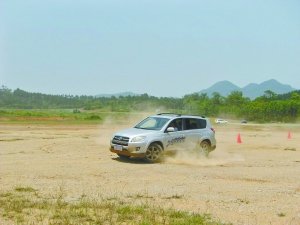 多练习开好车 平时练几招关键时刻能救命