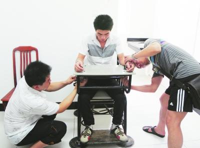 男子醉驾撞倒3名特警致1死2伤(组图)