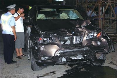 肇事车头部在事故中损毁严重。《深圳商报》供图