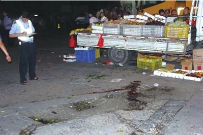 现场有不少摊位。